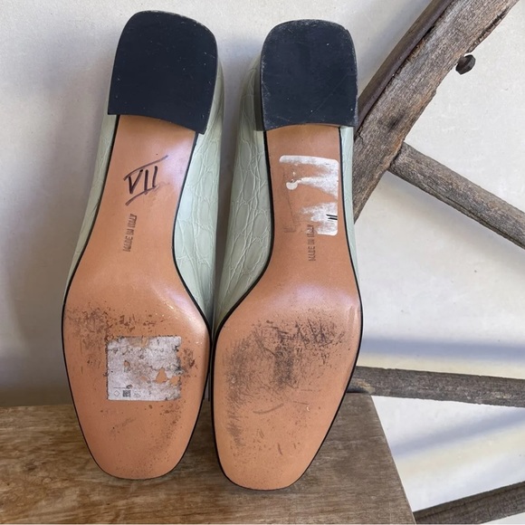 SALVATORE FERRAGAMO Lt Sage Green Crocodile Leather Vara Bow Heels 9B Worn Once! - Picture 11 of 12